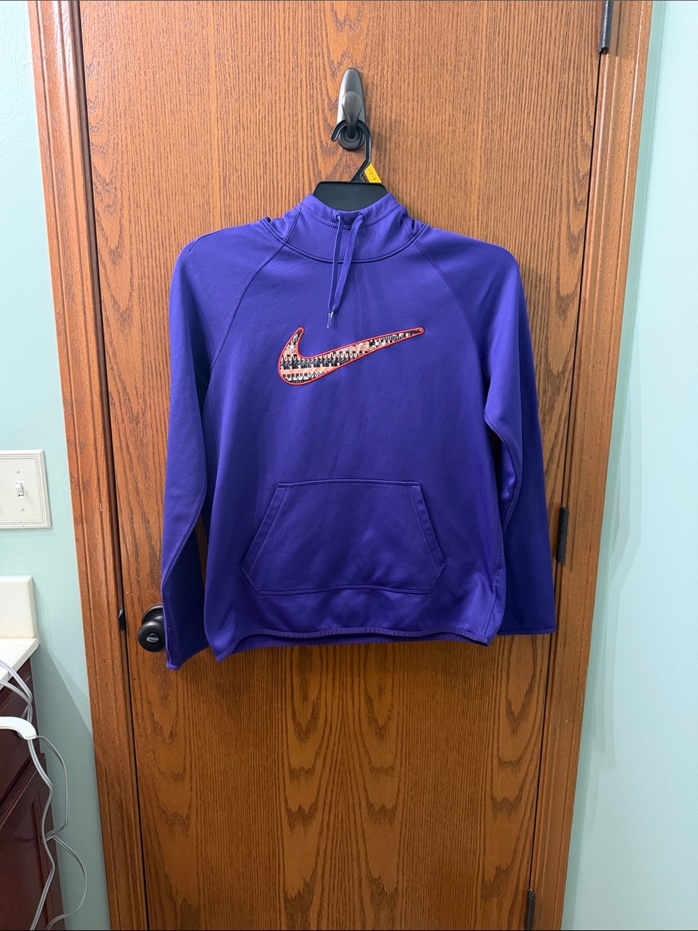 Nike Women’s Purple Crewneck Pullover with Patterned Swoosh Medium